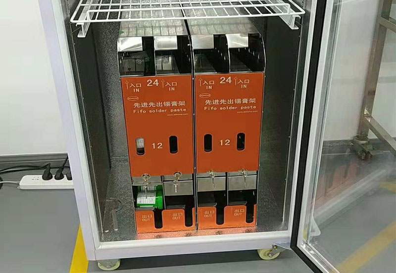 錫膏先進(jìn)先出柜使用圖